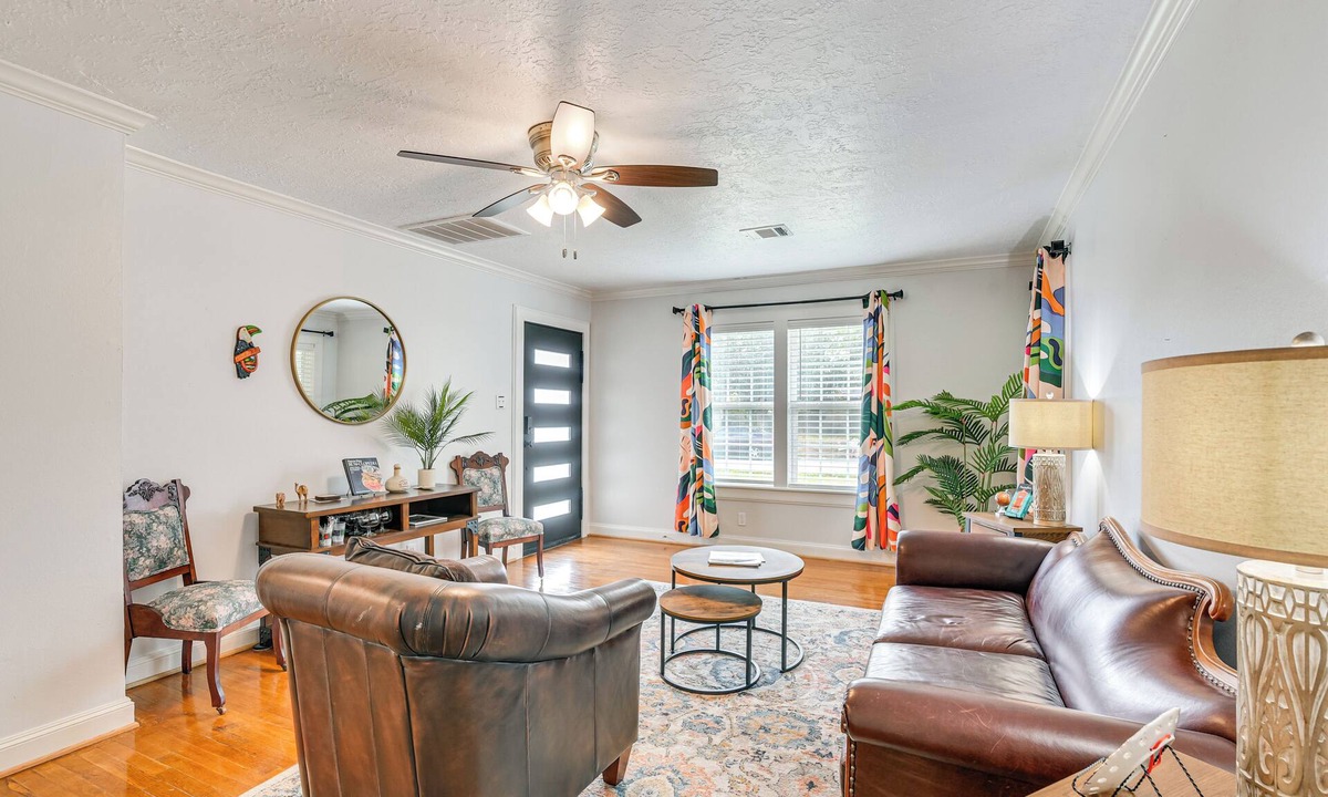 OST - South Union House | 4 Mi to NRG Park: Convenient Stay, In-Home Laundry