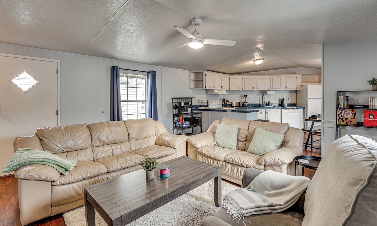 Gainesville House | 4 Mi to UF Campus! Game Day Getaway w/Pool Access