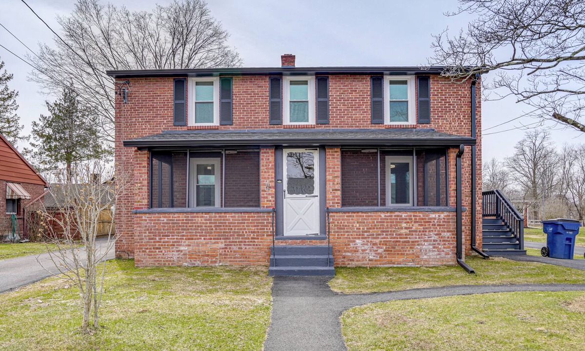 Lincoln Park House | 4 Mi to Waterfront: 2-Unit Combo in Kingston!