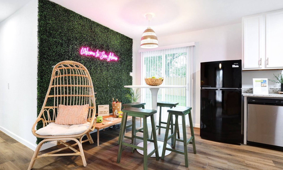 Southside House | 4 miles from Lackland Airforce BMT I Seaworld I Downtown
