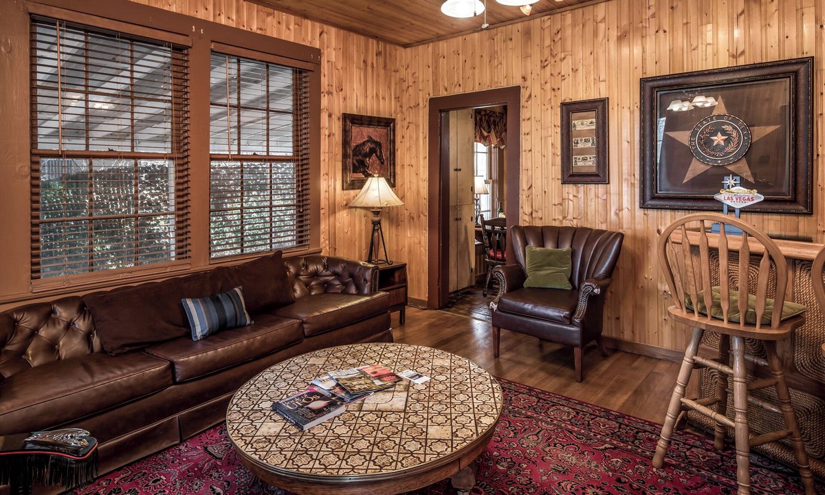 Ruidoso Cabin | 4 Miles: Midtown Ruidoso's Eclectic 2 Bed/2 Bath Cabin