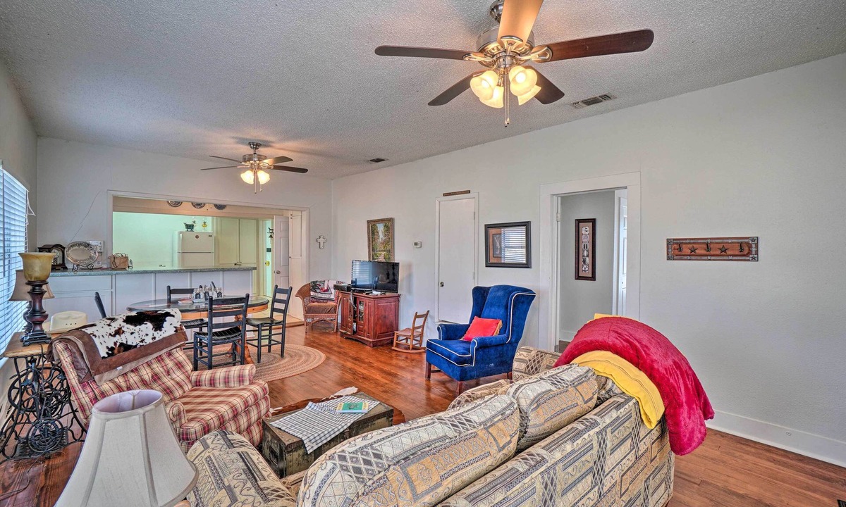 Jacksboro House | 4 Miles to Lake Jacksboro: Cozy Texas Cottage