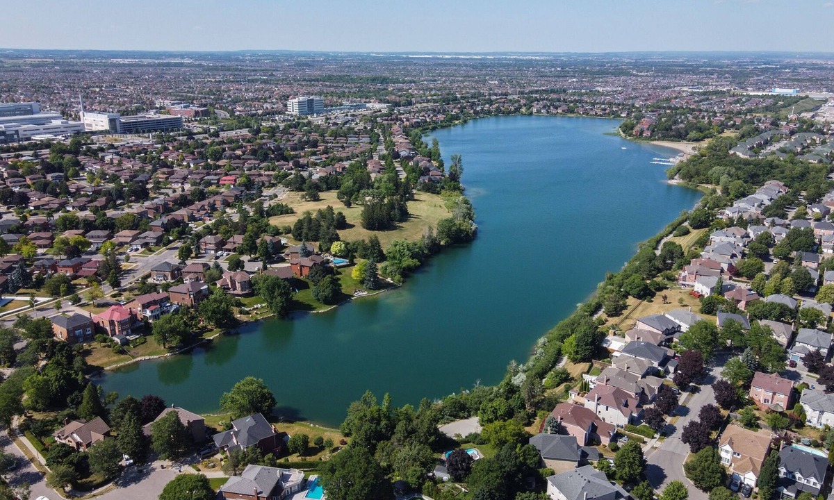 Brampton House | 4-Min Walk to Professor’s Lake - 3BR Retreat