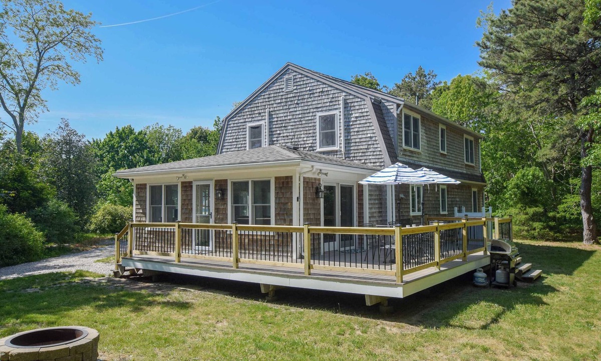 North Eastham House | 4 Mins to Bayside Beaches!