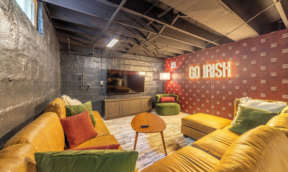 Northshore Triangle House | 4 mins to Notre Dame! Game Room, Grill, Fire Pit! Family-Sized Historic Home