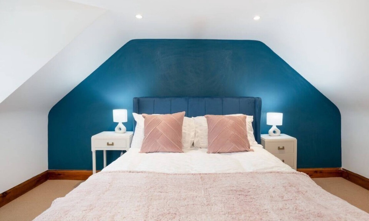 Stonehaven House | 4 Mins walk to the Beach |2BR Home | Free Parking