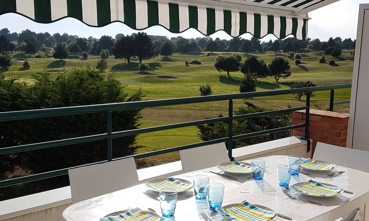 Pornic Apartment | 4-person apartment, superb view of the golf course