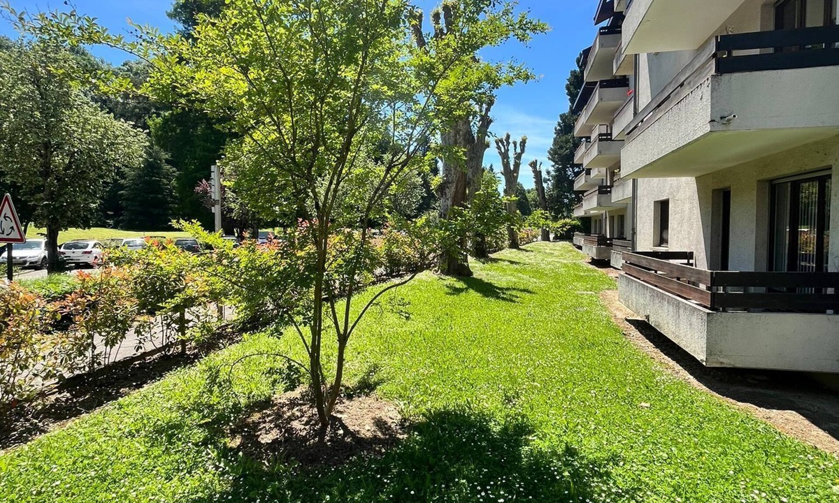 Uriage-les-Bains Apartment | 4-person ground-floor apartment, in the center of town and facing Uriage park, near thermal baths