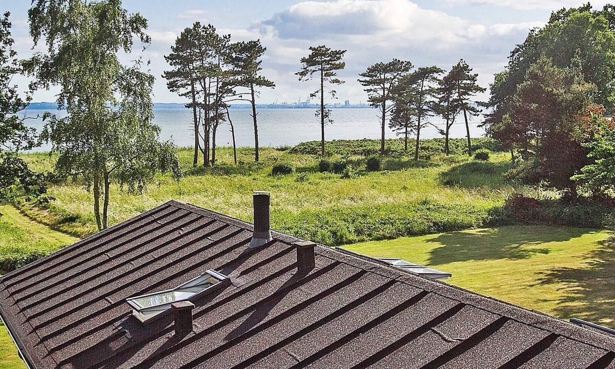Skødshoved Strand House | 4 person holiday home in Knebel