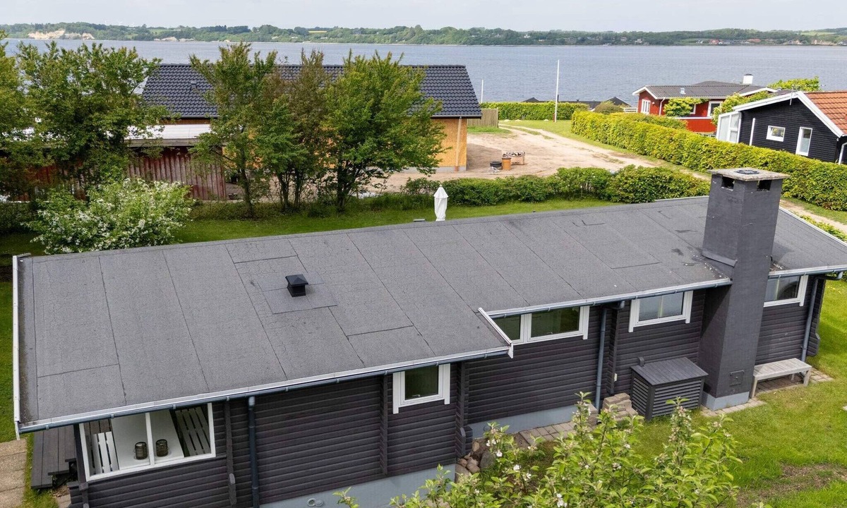 Hvalpsund House | 4 person holiday home in Farsø