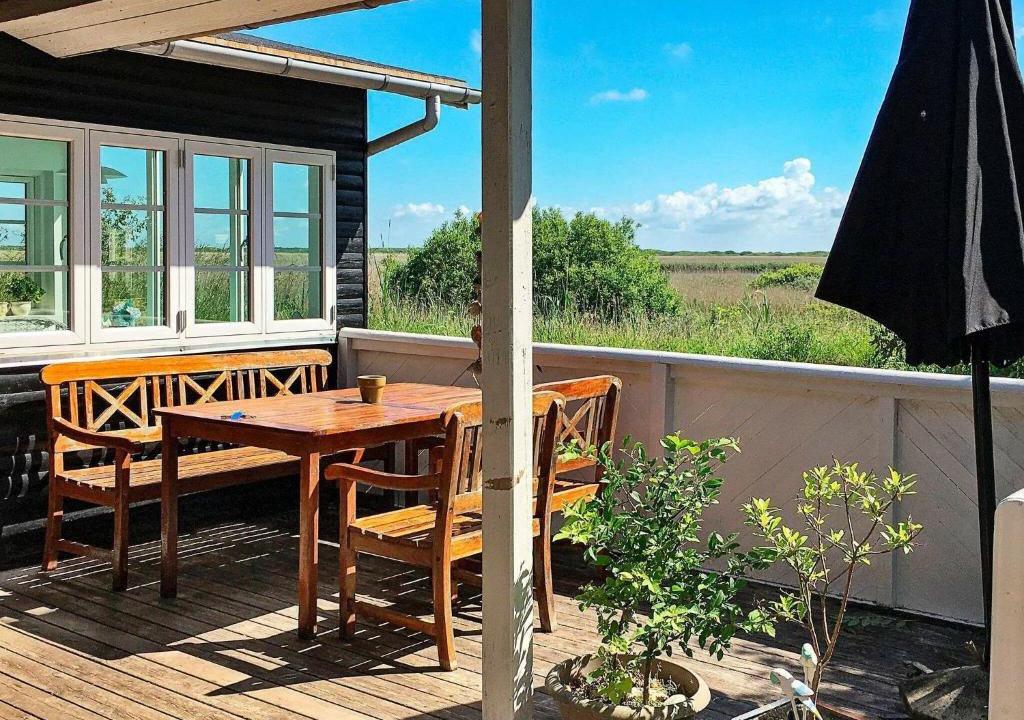 Lakolk House | 4 person holiday home in R m