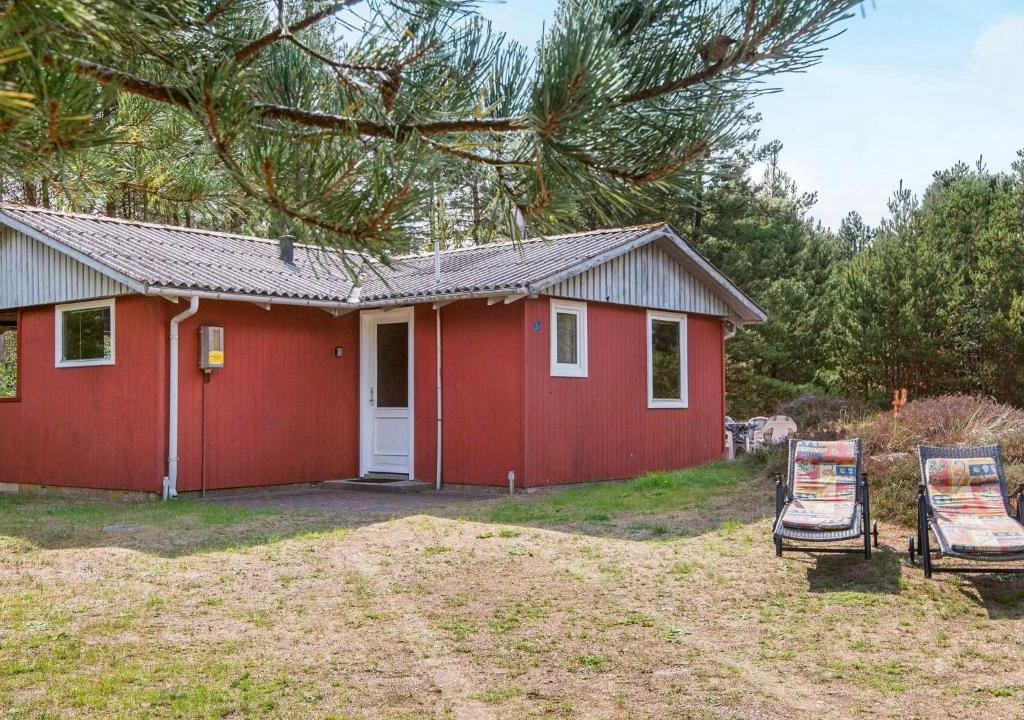 Sønderstrand House | 4 person holiday home in R m