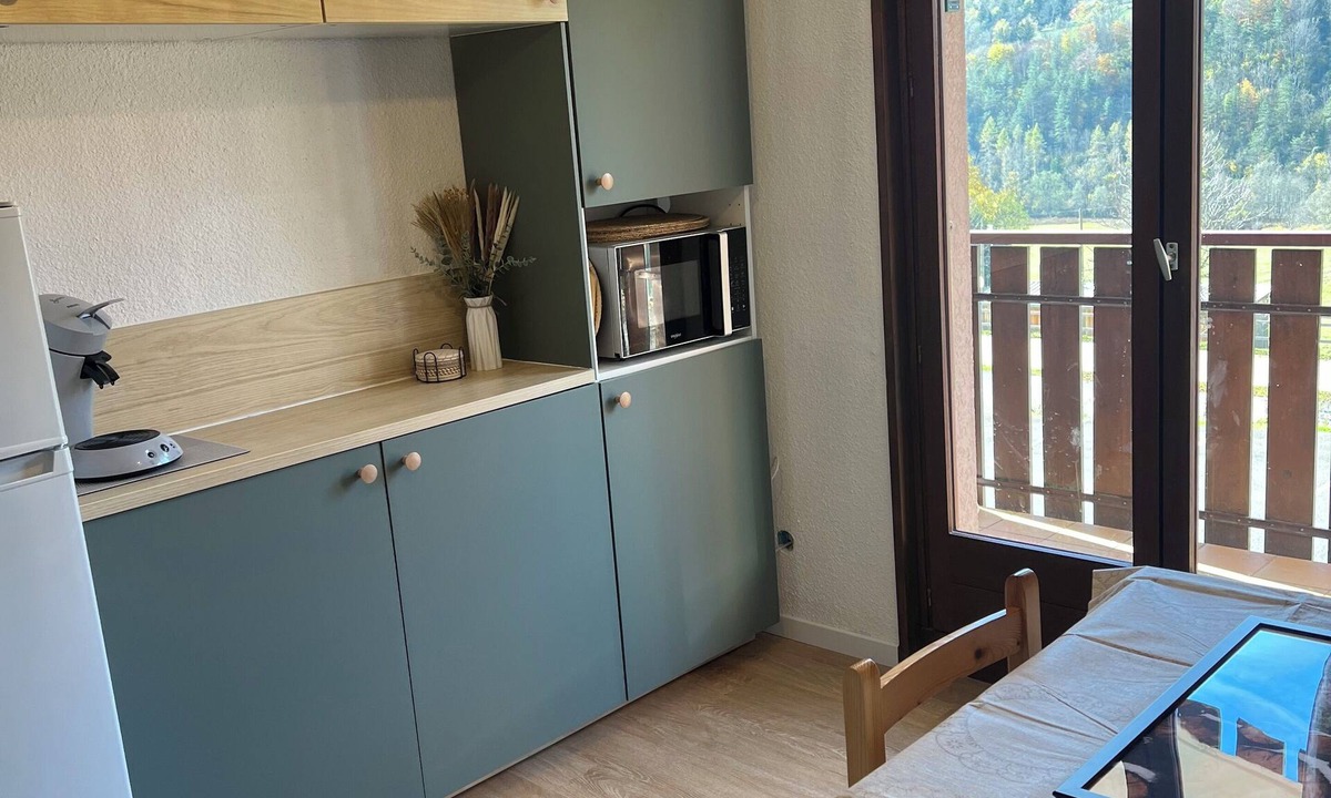 Lelex Apartment | 4-person studio with mountain view. Pets welcome.