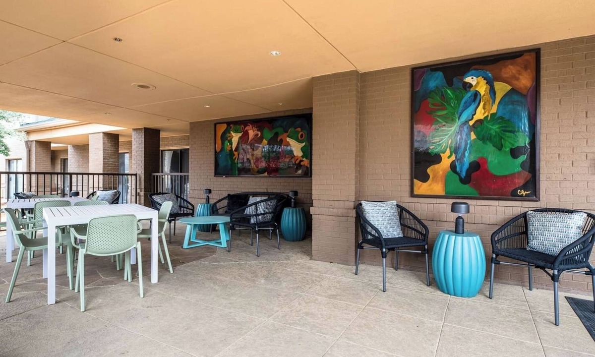 Richardson Hotel | 4 Pet-friendly Units w/FREE Parking, Swimming Pool, Minutes from The Lawn!