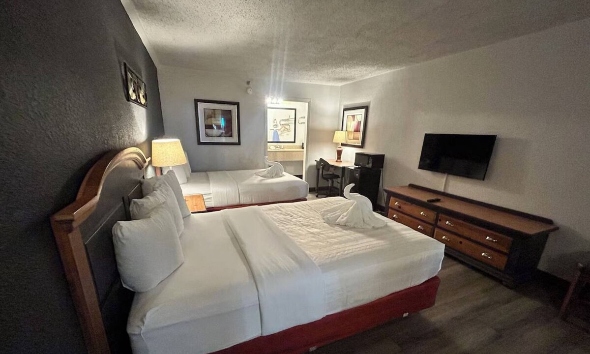 Mattoon Hotel | 4 Relaxing Stays | Arcade, Parks Nearby + Free Breakfast Included