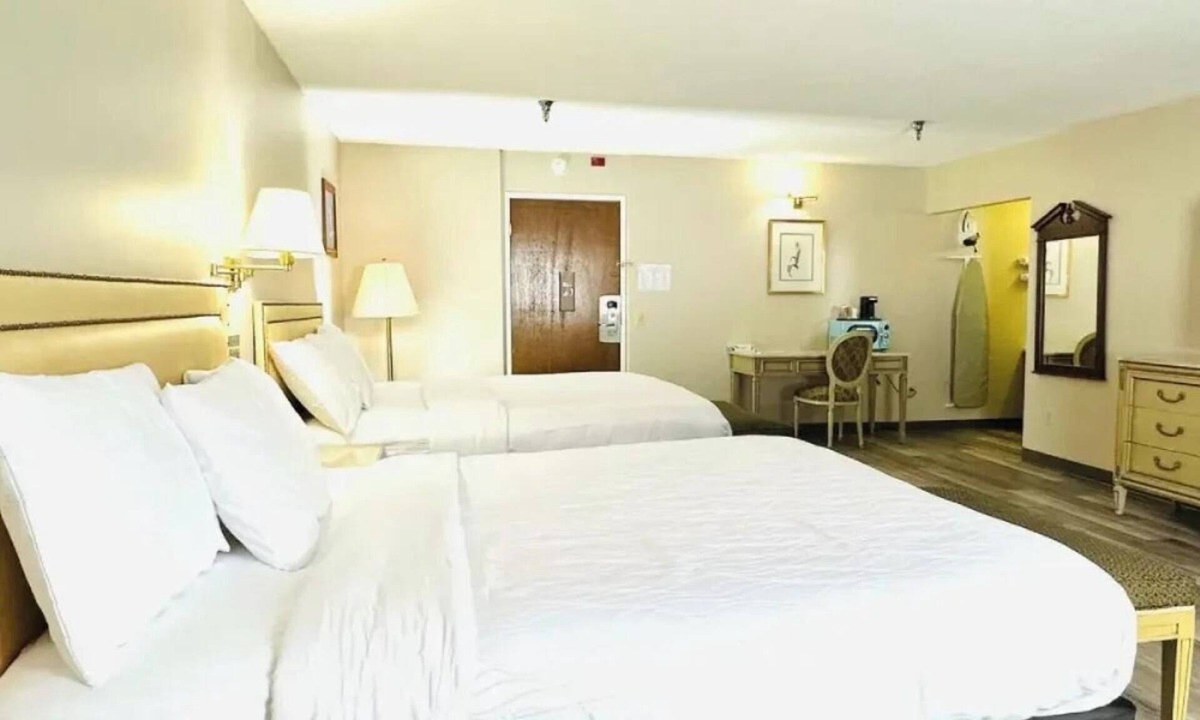 Presque Isle Hotel | 4 Relaxing Units Near UMPI With Breakfast and Easy Access to Hiking & Skiing