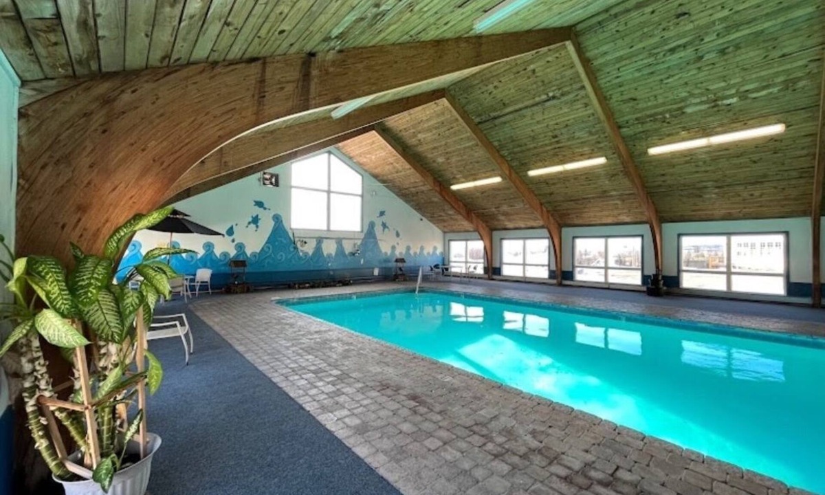 Presque Isle Hotel | 4 Relaxing Units | Stay Close to Aroostook State Park With Parking & Breakfast