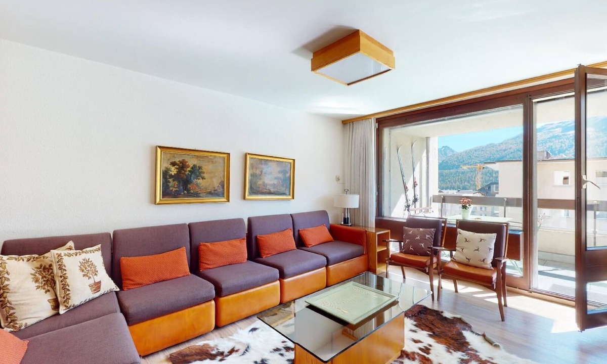 St. Moritz Apartment | 4-room apartment 120 m2 on the 2nd floor, south-west facing position, bright.