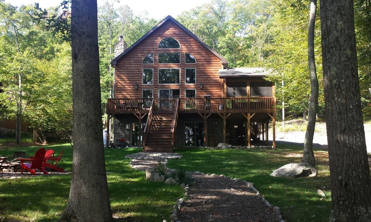 Rowland House | 4 Season Lakefront Vacation Home