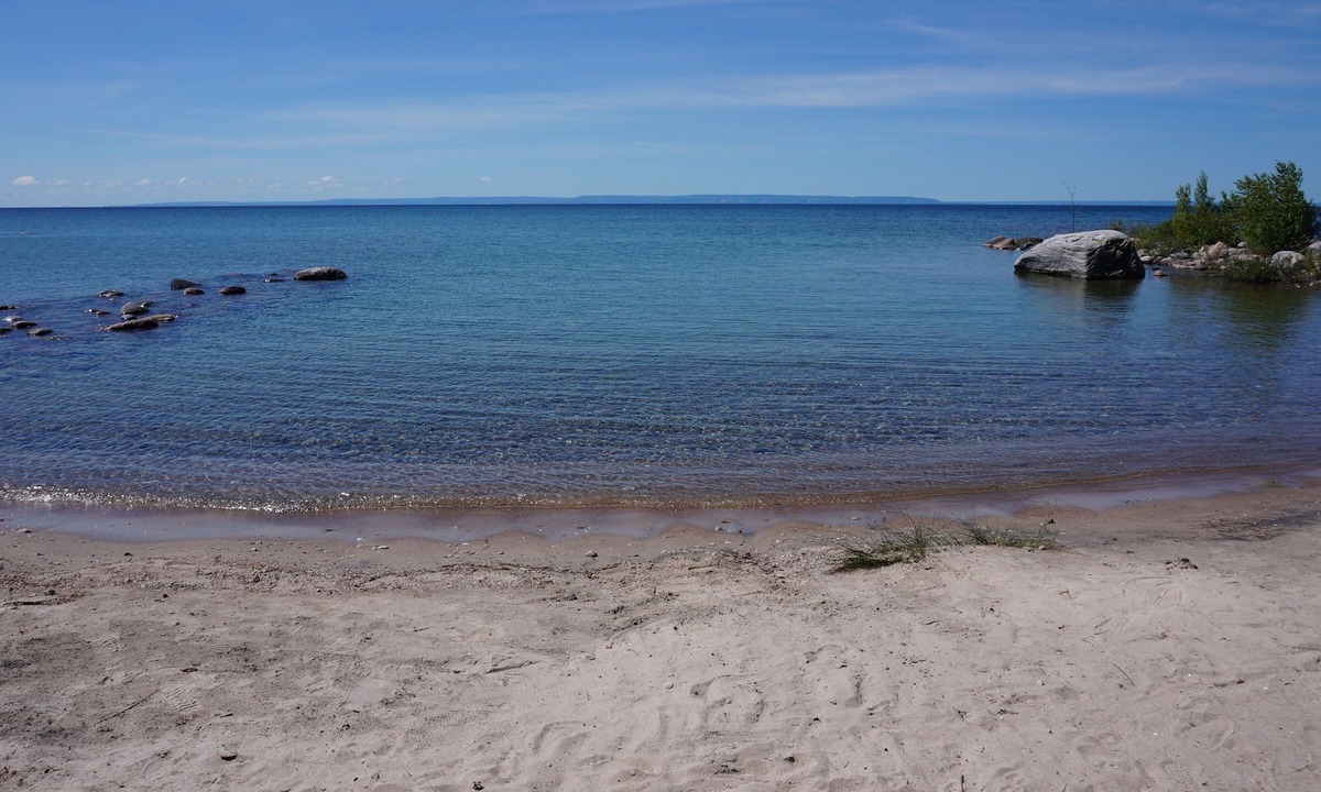 Lafontaine House | 4 SEASON WATERFRONT COTTAGE ON GEORGIAN BAY SAND BEACH