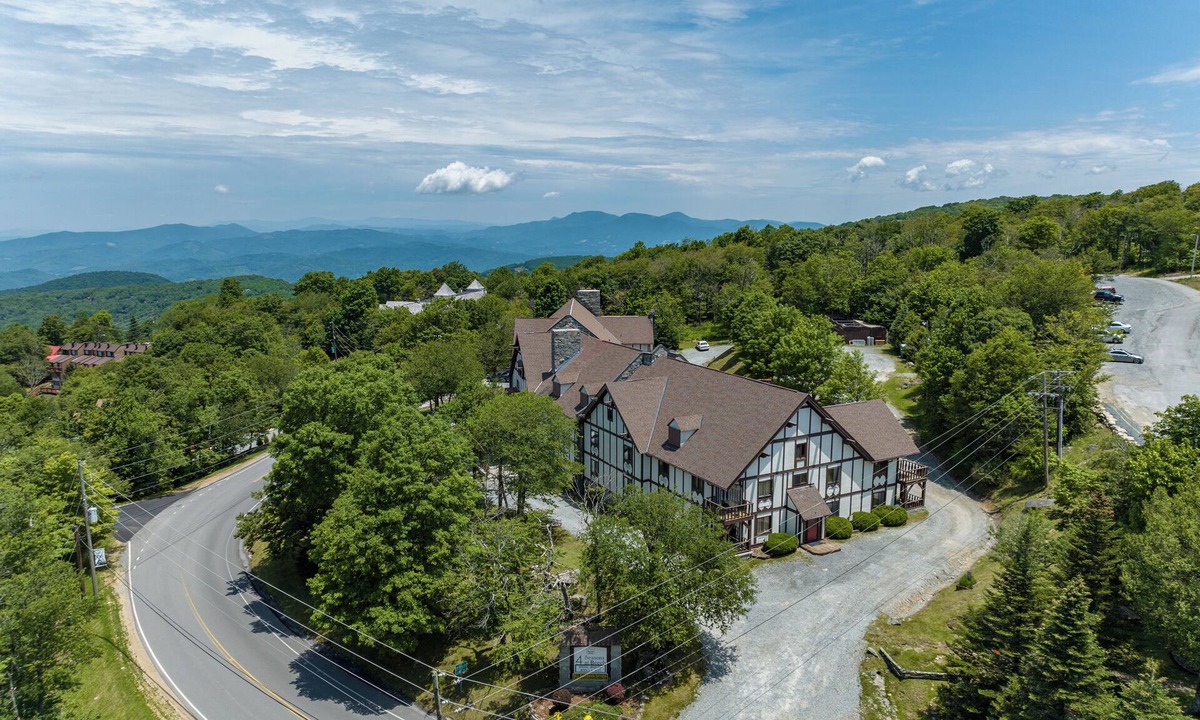 Beech Mountain Hotel | 4 Seasons at Beech Mountain