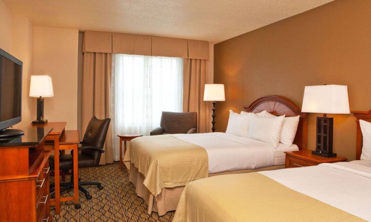 College Park Hotel | 4 Spacious Good-Value Accommodations! Pet-Friendly, Near Georgia Pacific Museum