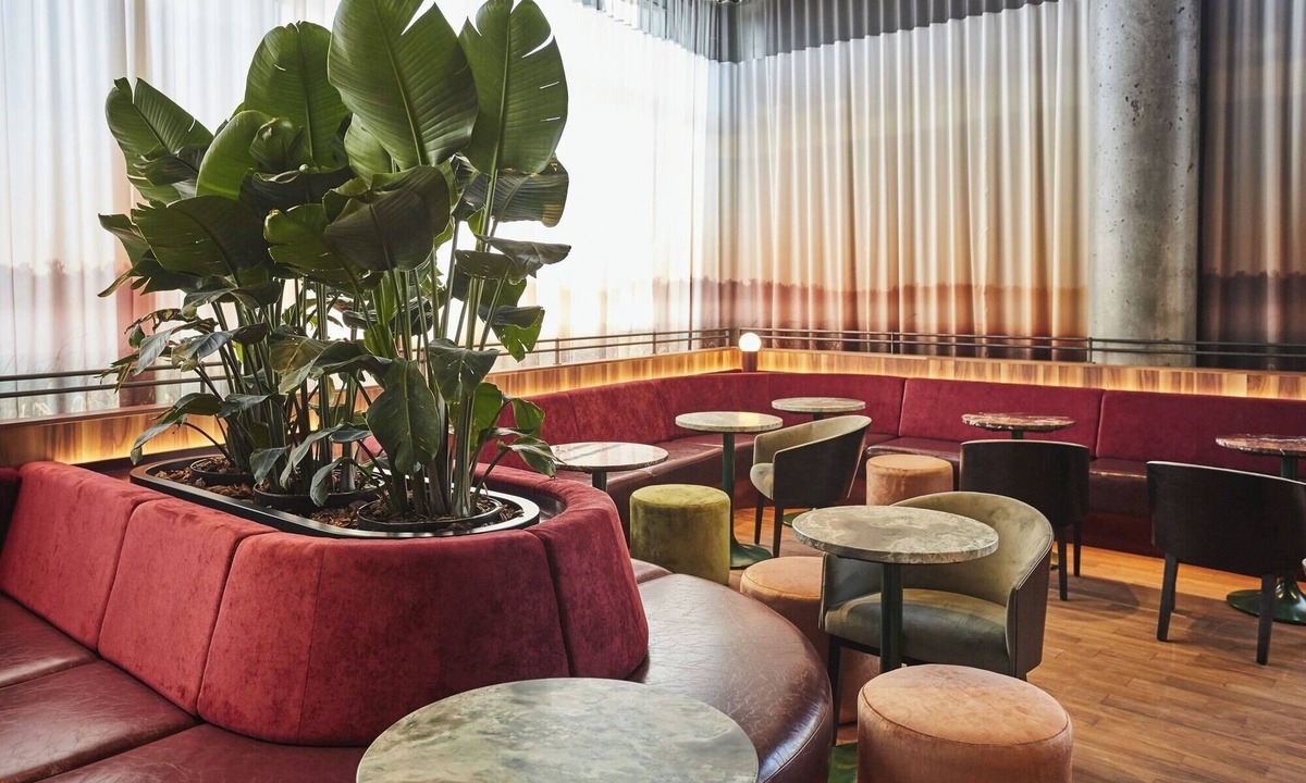 Brossard Hotel | 4 Spacious Rooms Surrounded by Entertainment & Dining – Near Downtown Montreal