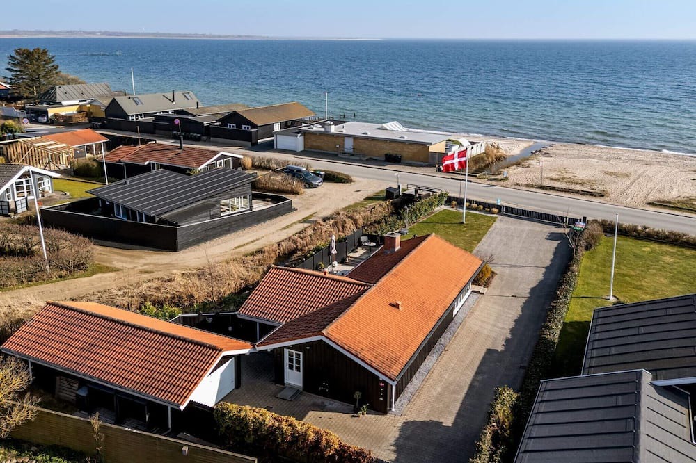 Hejsager Strand House | 4 star holiday home in Haderslev