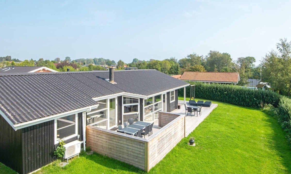 Pøt Strandby House | 4 star holiday home in Juelsminde