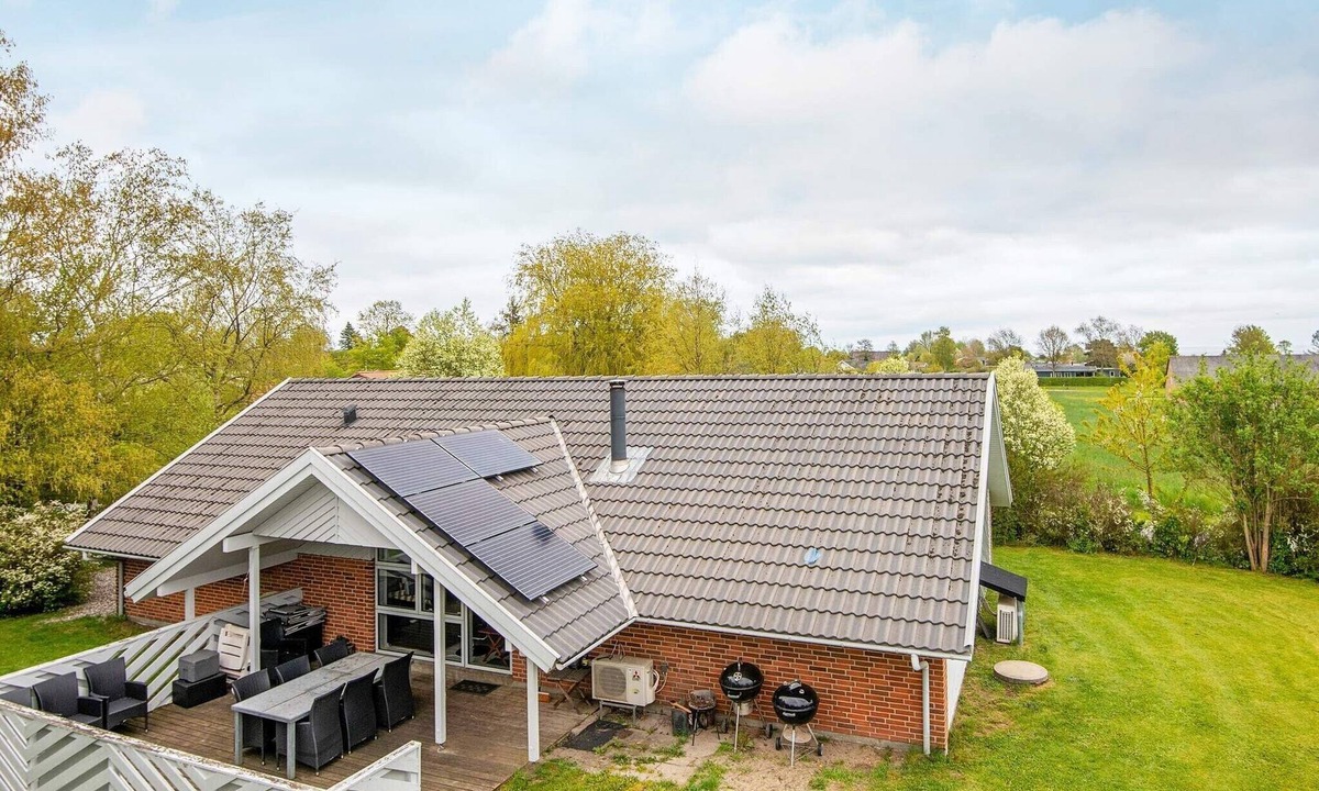Pøt Strandby House | 4 star holiday home in Juelsminde