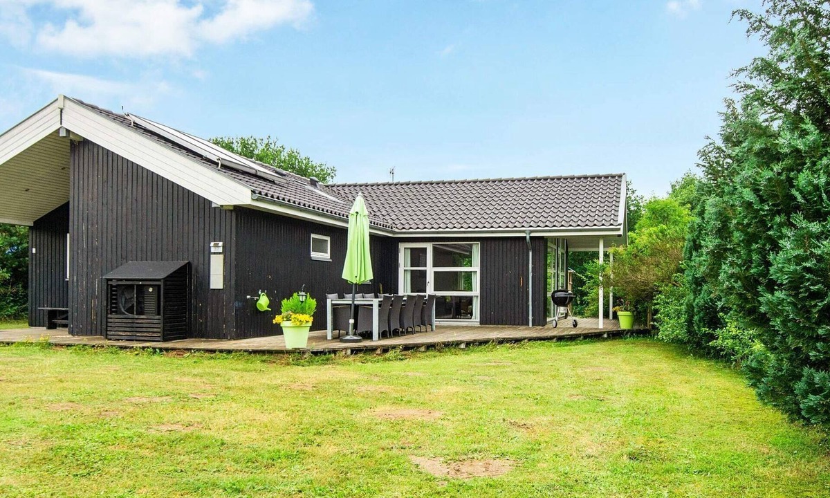 Lyngsbæk Strand House | 4 star holiday home in Ebeltoft
