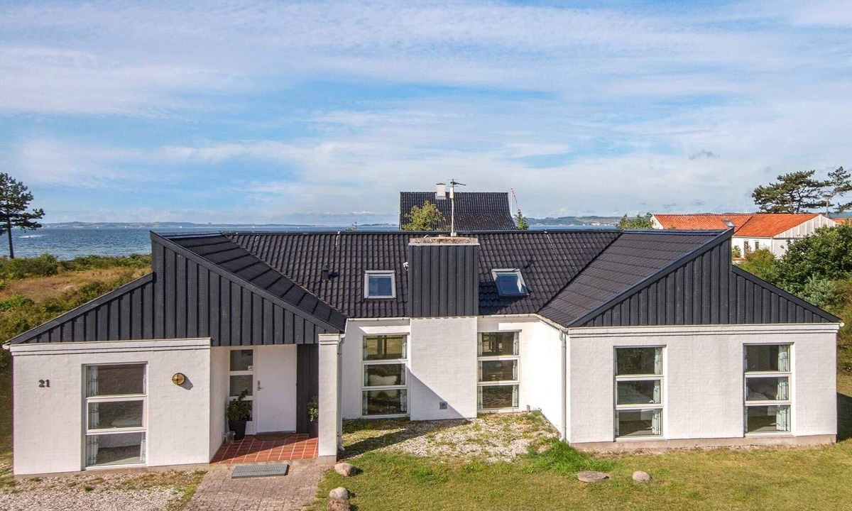 Vibæk Strand House | 4 star holiday home in Ebeltoft