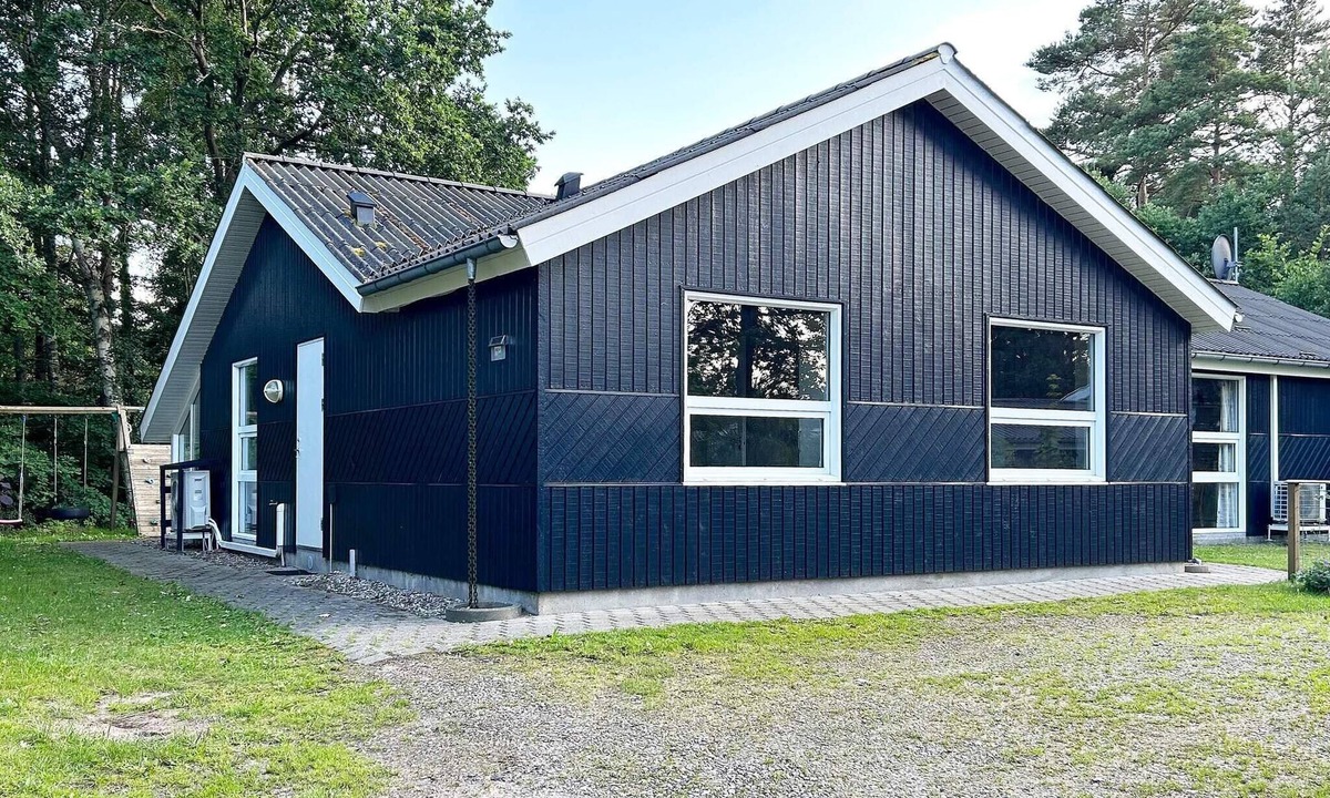Fjellerup Strand House | 4 star holiday home in Glesborg