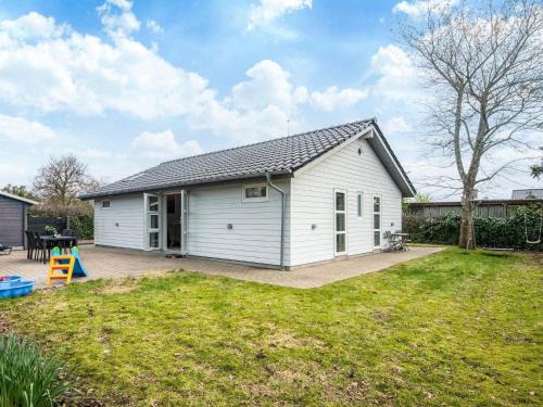Hvidbjerg Strand House | 4 star holiday home in Børkop