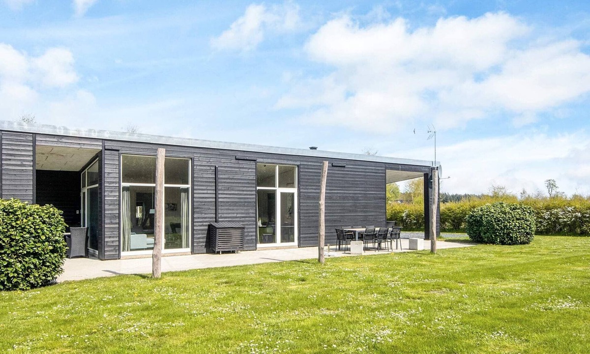 Fjellerup Strand House | 4 star holiday home in Glesborg