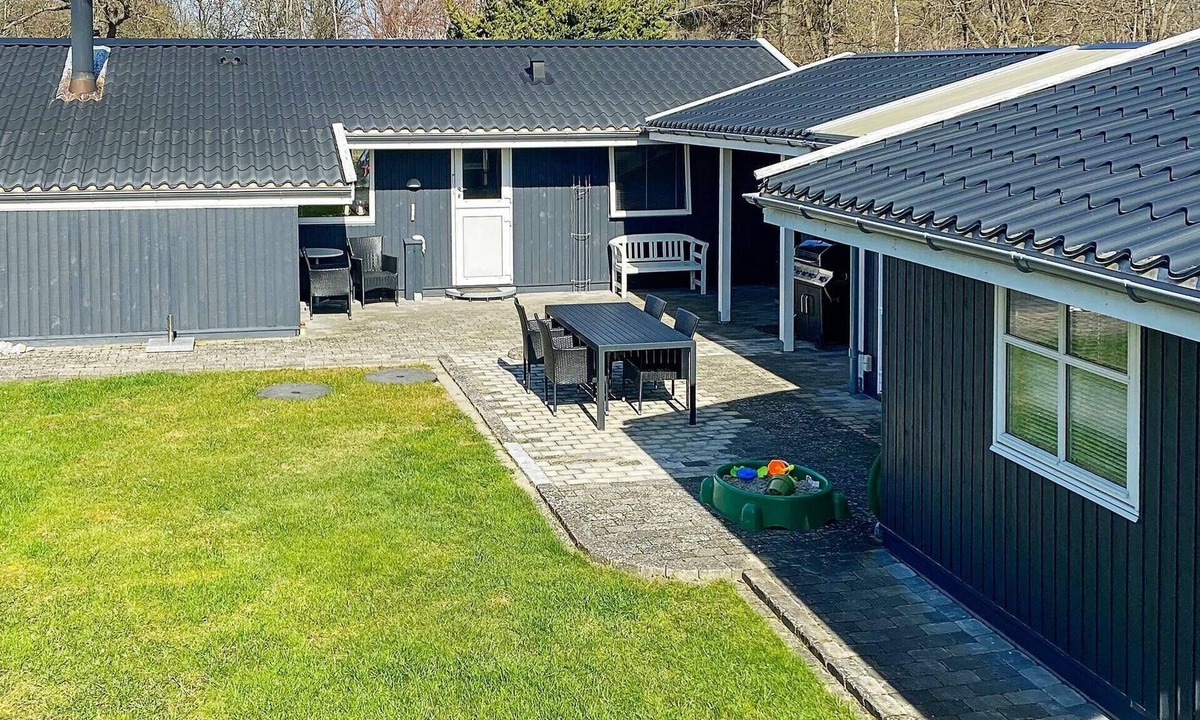 Skødshoved Strand House | 4 star holiday home in Knebel