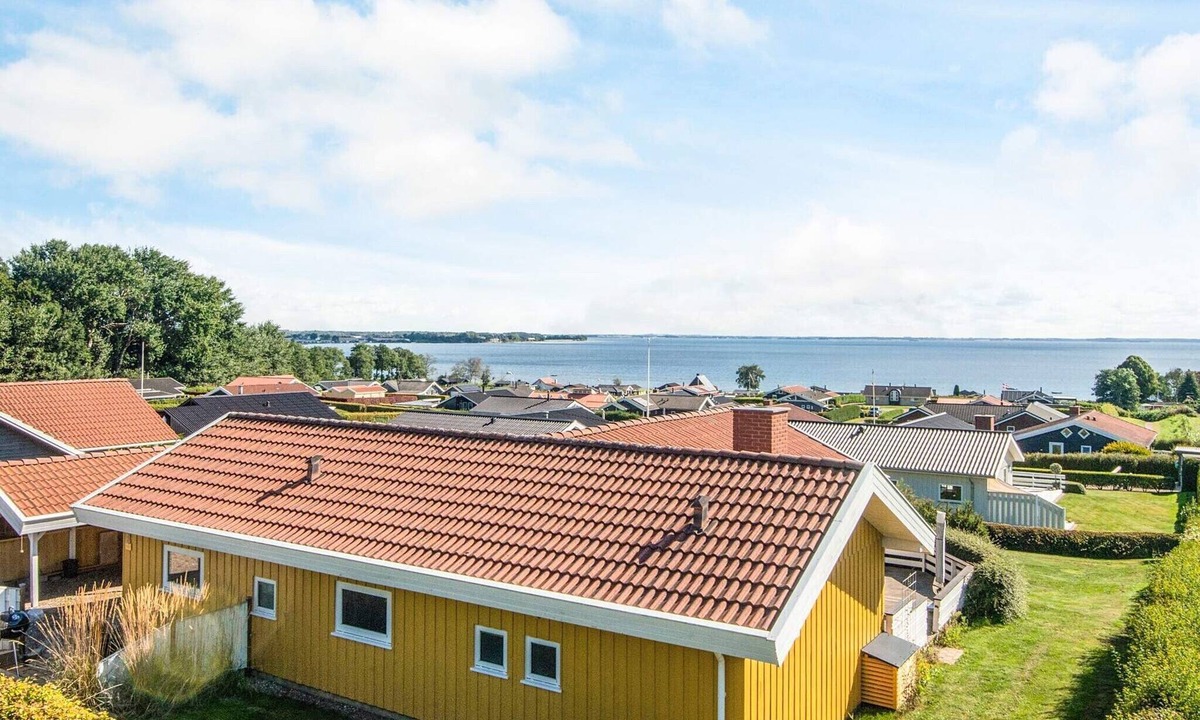Grønninghoved Strand House | 4 star holiday home in Sjølund