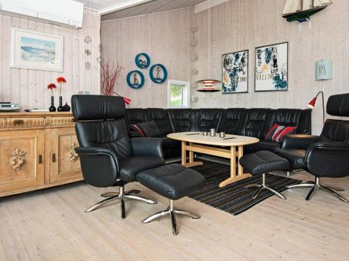 Lyngsbæk Strand House | 4 star holiday home in Ebeltoft