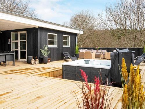 Lyngsbæk Strand House | 4 star holiday home in Ebeltoft
