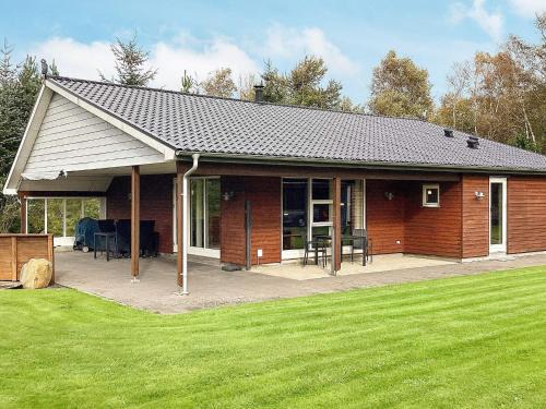 Hvalpsund House | 4 star holiday home in Farsø-By Traum