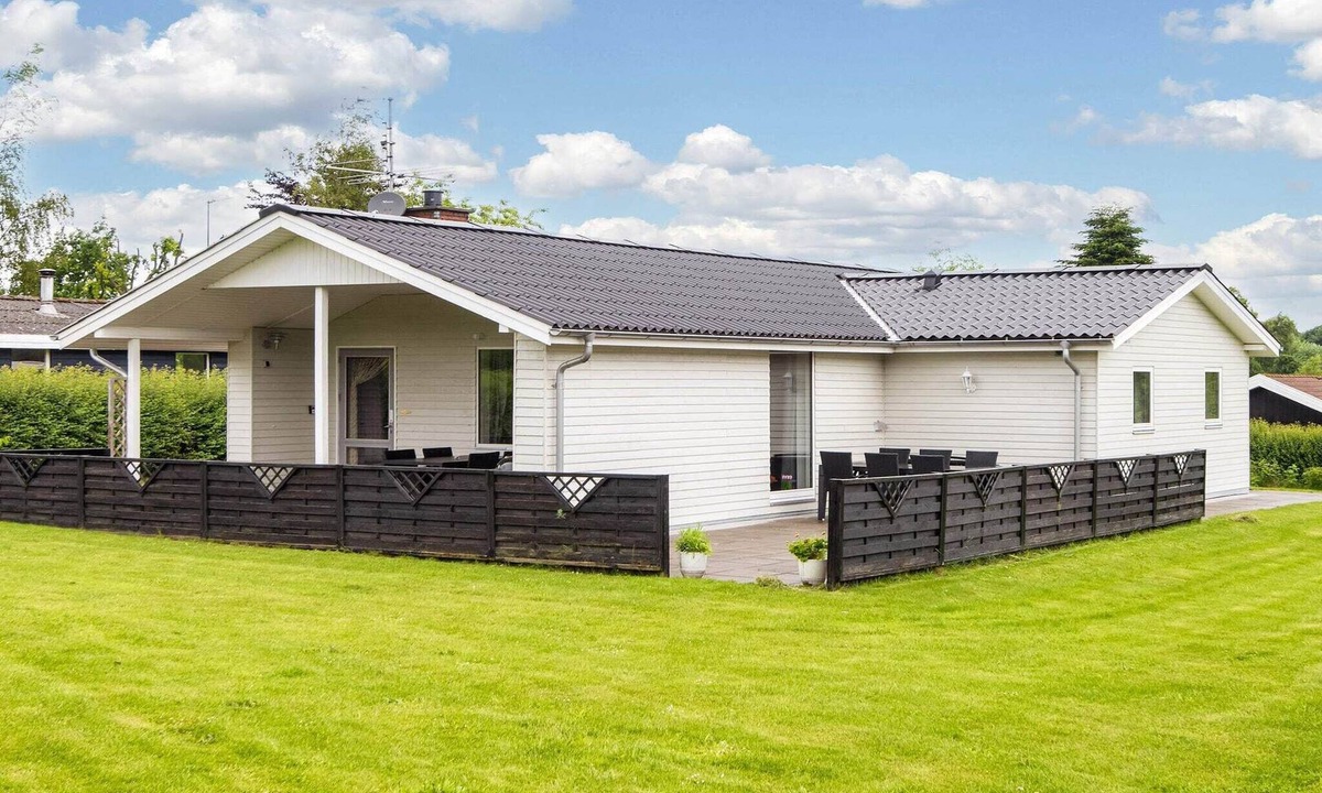 Hejlsminde Strand House | 4 star holiday home in Hejls-By Traum