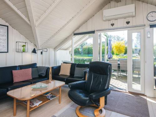 Hejlsminde Strand House | 4 star holiday home in Hejls