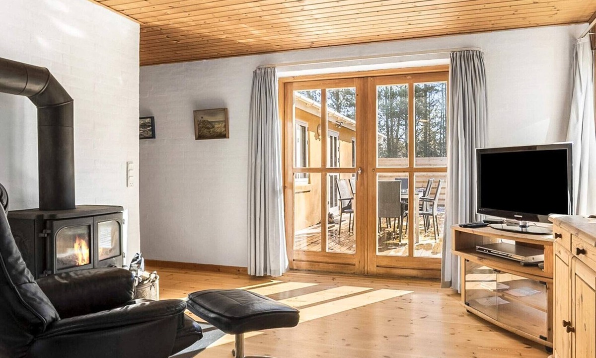 Bratten Strand House | 4 star holiday home in Jerup