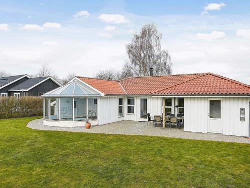 Pøt Strandby House | 4 star holiday home in Juelsminde