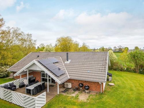 Pøt Strandby House | 4 star holiday home in Juelsminde