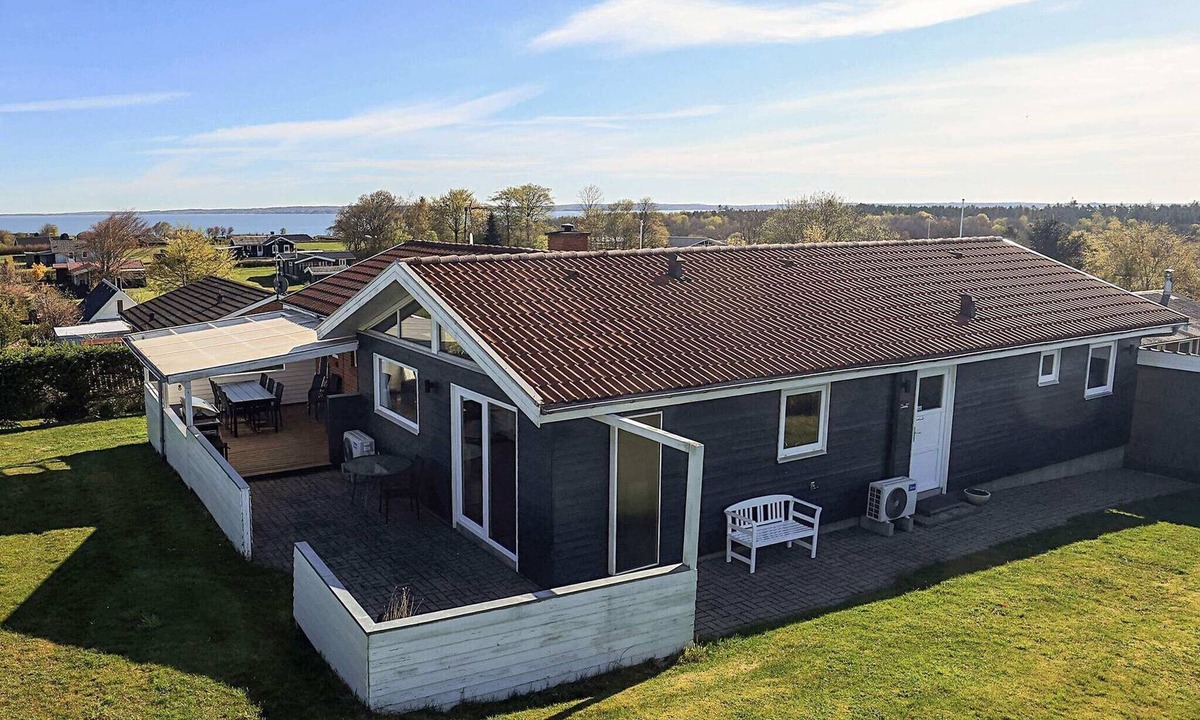 Floutrup House | 4 star holiday home in Roslev