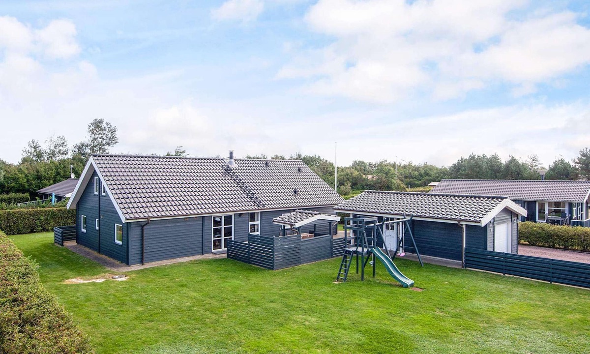 Skaven Strand House | 4 star holiday home in Tarm