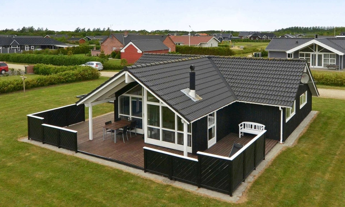 Skaven Strand House | 4 star holiday home in Tarm