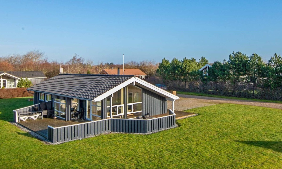 Skaven Strand House | 4 star holiday home in Tarm