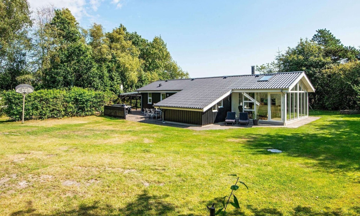 Skaven Strand House | 4 star holiday home in Tarm